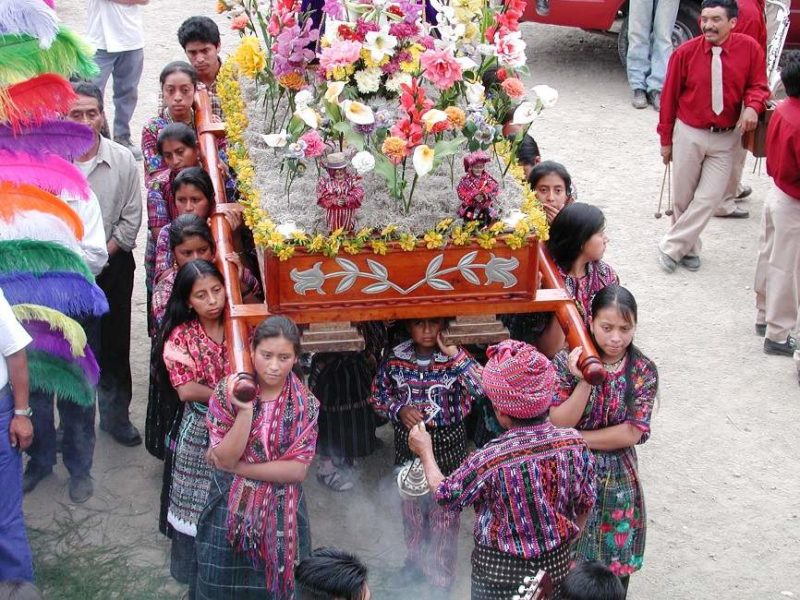 Procession pour la fête de la Vierge de l'Ascension à jocotenango - Guatemala | Au Tigre Vanillé