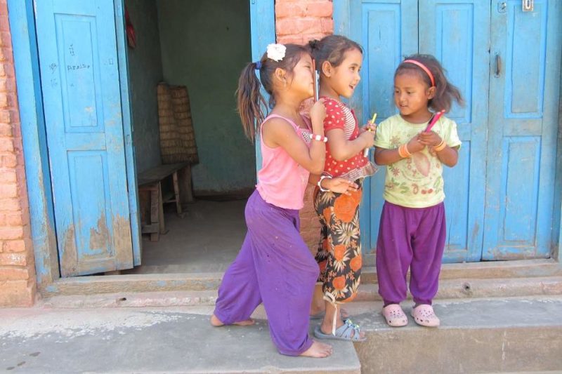 Enfants dans le village newar de Bungamati - Népal | Au Tigre Vanillé