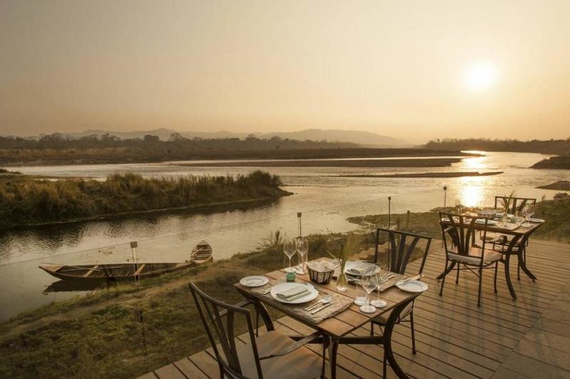 Terrasse de l'hotel Meghauli Taj à Chitwan - Népal | Au Tigre Vanillé