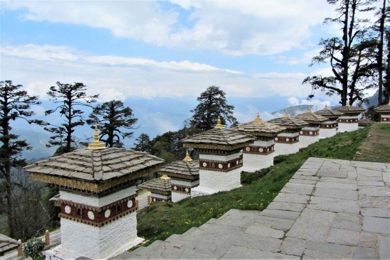 Découvrir les chortens du col Dochu La - Bhoutan | Au Tigre Vanillé