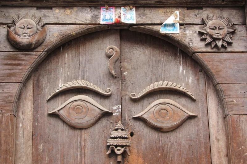 dhulikhel-ville-newar-tradition-bois-nepal Porte en bois dans le village newar de Dhulikhel - Népal | Au Tigre Vanillé