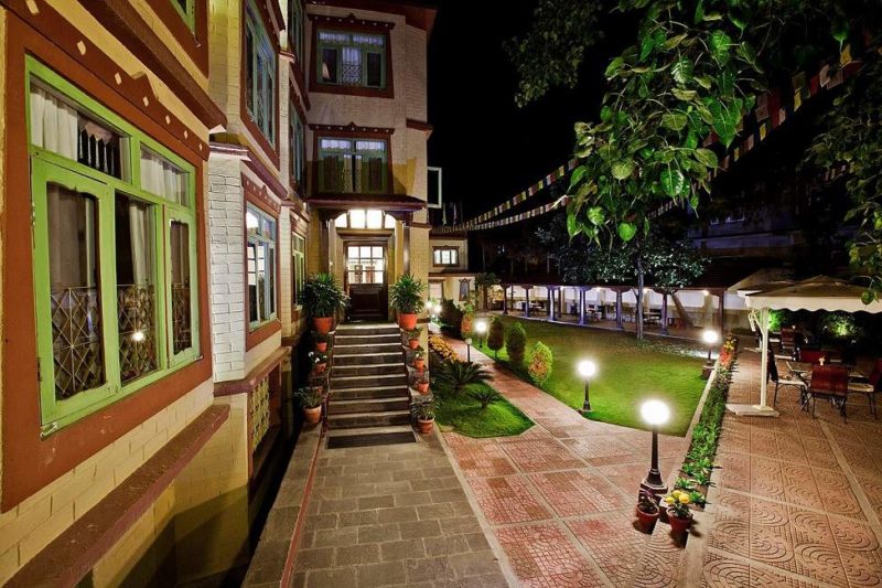 Jardin de l'hôtel Shambaling - Népal | Au Tigre Vanillé