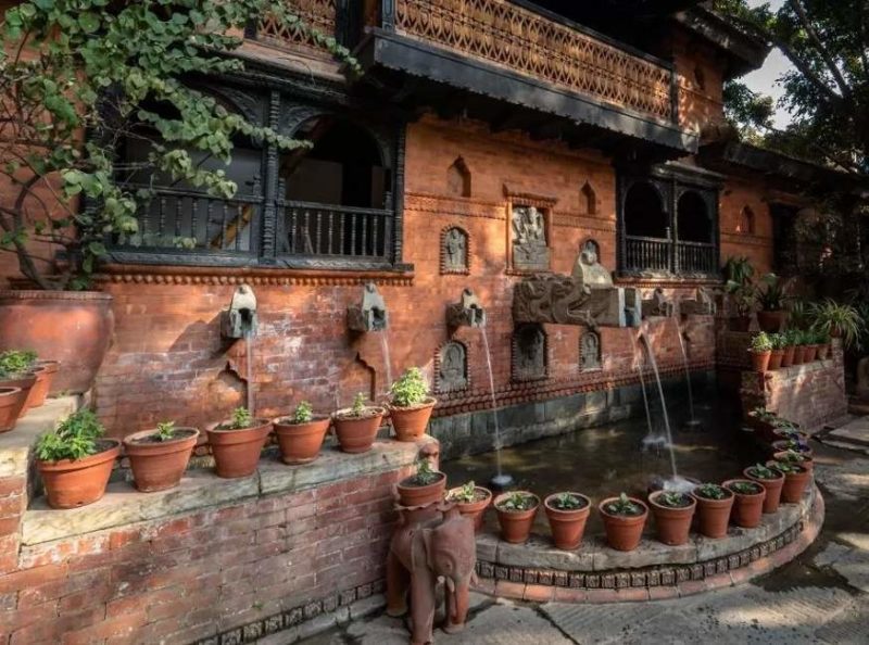 Jardin de l'hotel Kantipur à Kathmandou - Népal | Au Tigre Vanillé