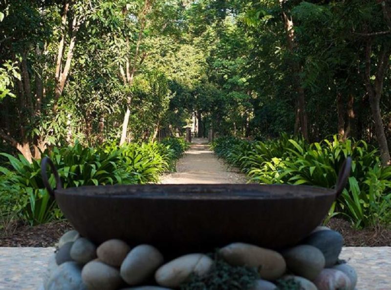 Jardin de l'hotel Karnali Lodge à Bardia - Népal | Au Tigre Vanillé