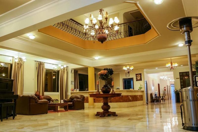 Hall de l'hotel Coloso à Potosi- Bolivie | Au Tigre Vanillé