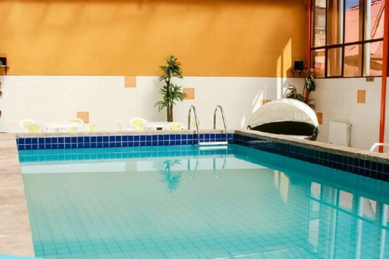 Piscine de l'hotel Coloso à Potosi- Bolivie | Au Tigre Vanillé
