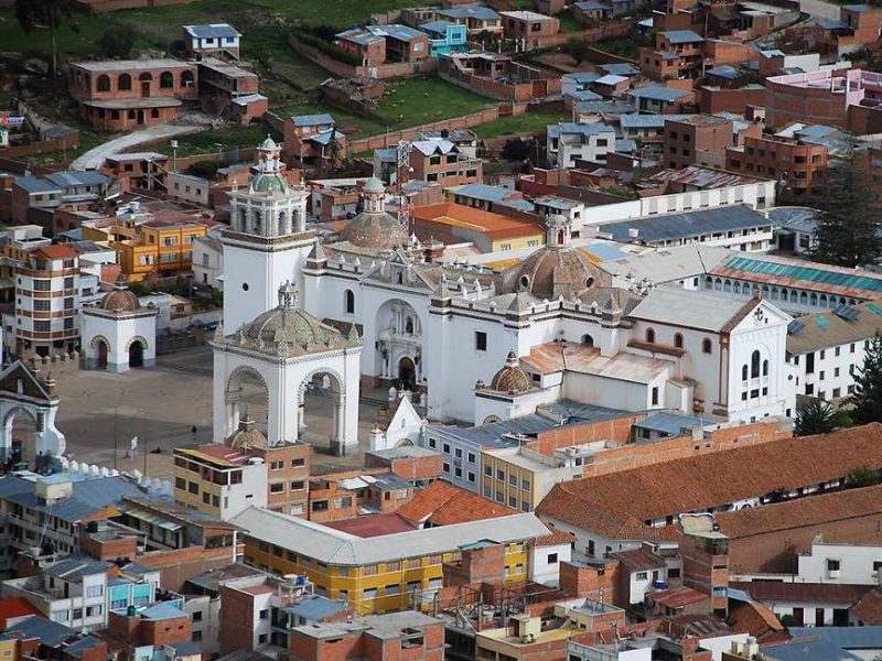 Ville de Copacabana au bord du lac Titicaca - Bolivie | Au Tigre Vanillé