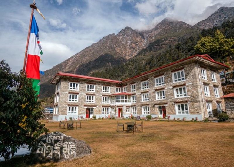 Jardin de l'hotel Everest Summit Lodge à Lukla - Népal | Au Tigre Vanillé