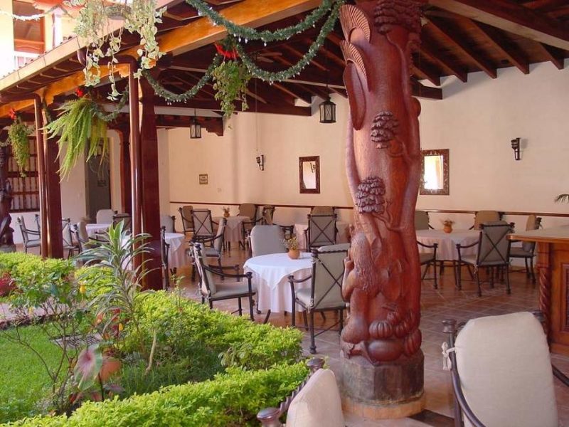 Restaurant de l'hôtel La Mission à Velasco - Bolivie | Au Tigre Vanillé