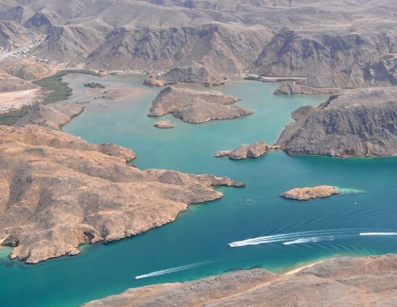 Vol en hélicopère au dessus de Mascate - Oman | Au Tigre Vanillé