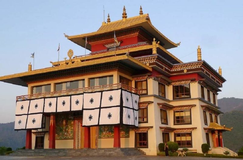 Jardin de l'hotel Neydo Monastery à Kathmandou - Népal | Au Tigre Vanillé