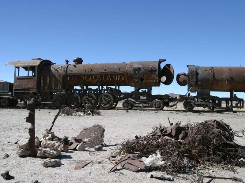 Locomotive abandonnée dans le désert de sel d'Uyuni- Bolivie | Au Tigre Vanillé