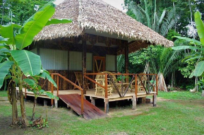 Jardin de l'hotel Tortugas Lodge à Rurrenabaque en Amazonie - Bolivie | Au Tigre Vanillé