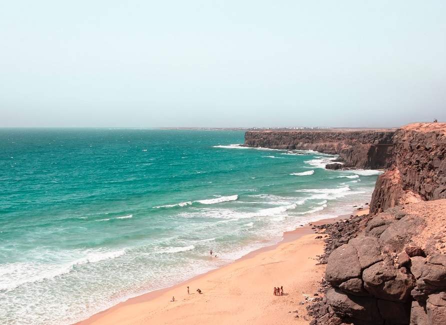 Plage turquoise de Fuerteventura - Îles Canaries | Au Tigre Vanillé