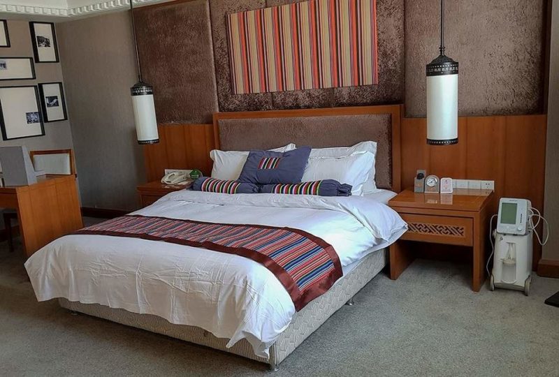 Chambre de l'hôtel Qomo Langzong à Shigatse - Tibet | Au Tigre Vanillé