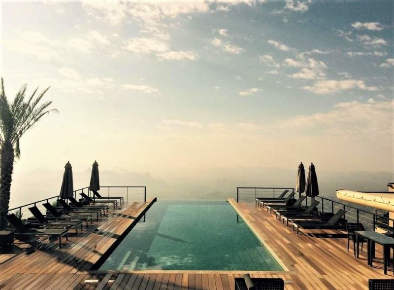 Piscine de l'hôtel The View dans le Jebel Shams - Oman | Au Tigre Vanillé