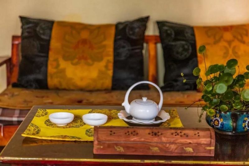 Salon de l'hôtel Floral Lincang à Lhassa - Tibet | Au Tigre Vanillé