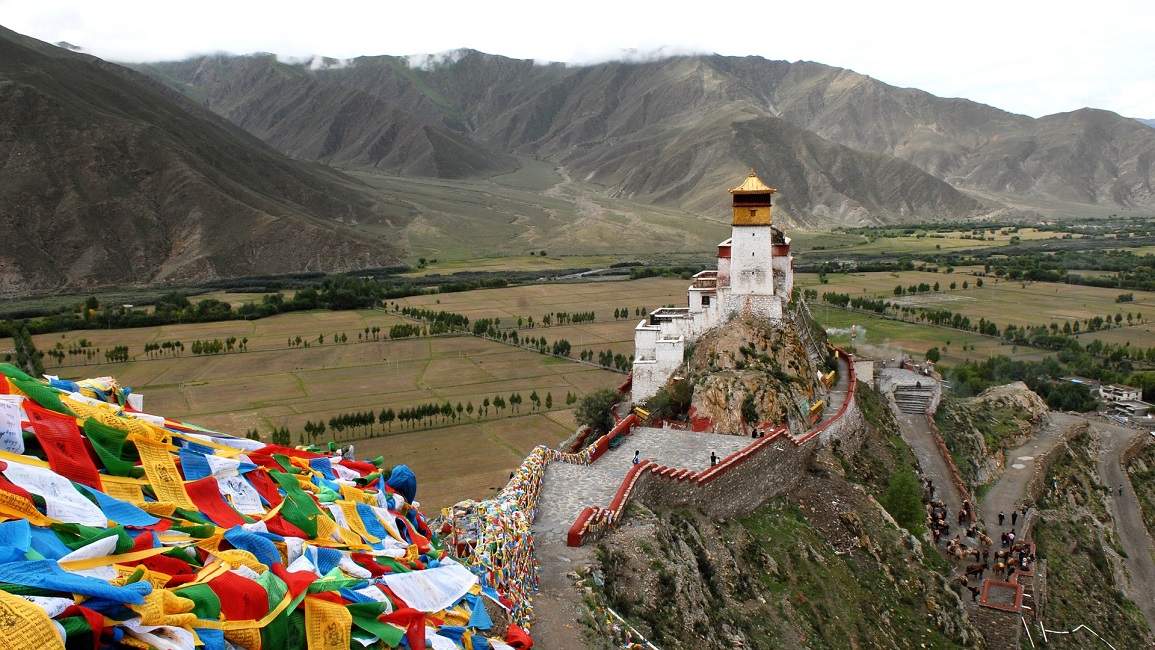 Forteresse dans la vallée de Yarlung - Tibet | Au Tigre Vanillé