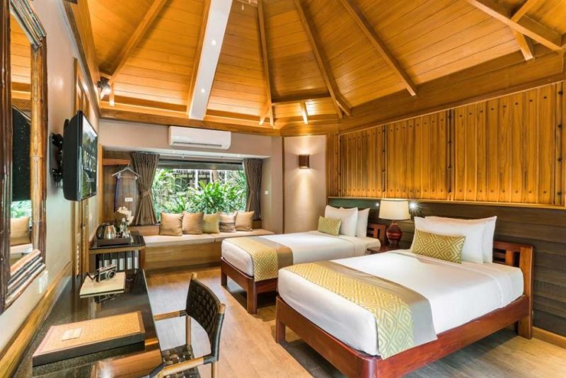 Chambre de l'hôtel Resotel Kwai river à Kanchanaburi - Thaïlande | Au Tigre Vanillé