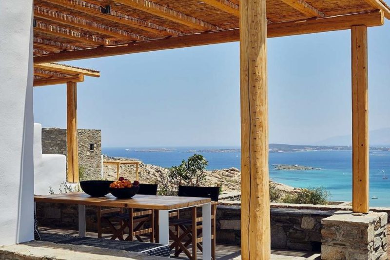 Terrasse de l'hôtel Acron Villa à Paros dans les Cyclades - Grèce | Au Tigre Vanillé