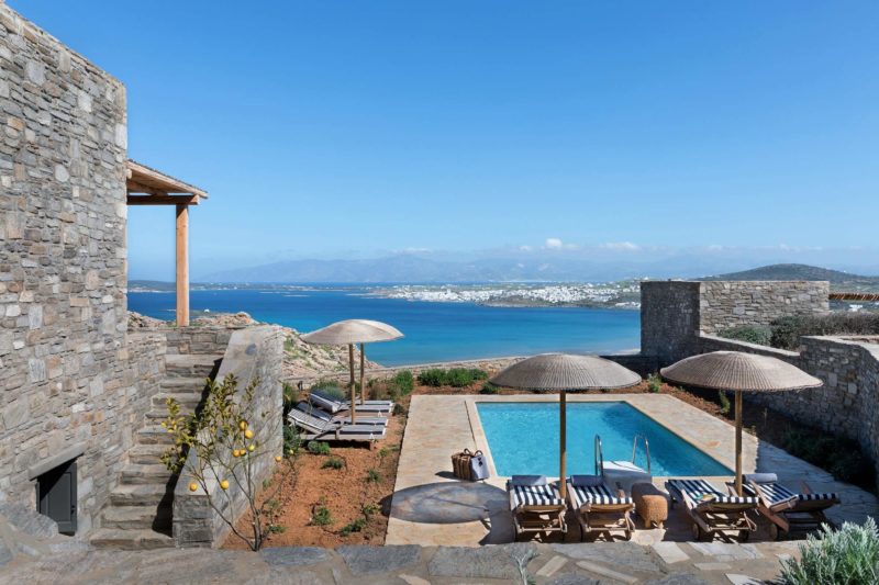 Piscine privée vue mer de l'hôtel Acron Villa à Paros dans les Cyclades - Grèce | Au Tigre Vanillé