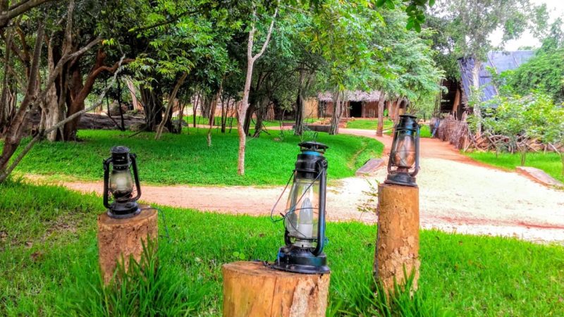 Jardin de l'hotel Ancient à Anuradhapura - Sri Lanka | Au Tigre Vanillé