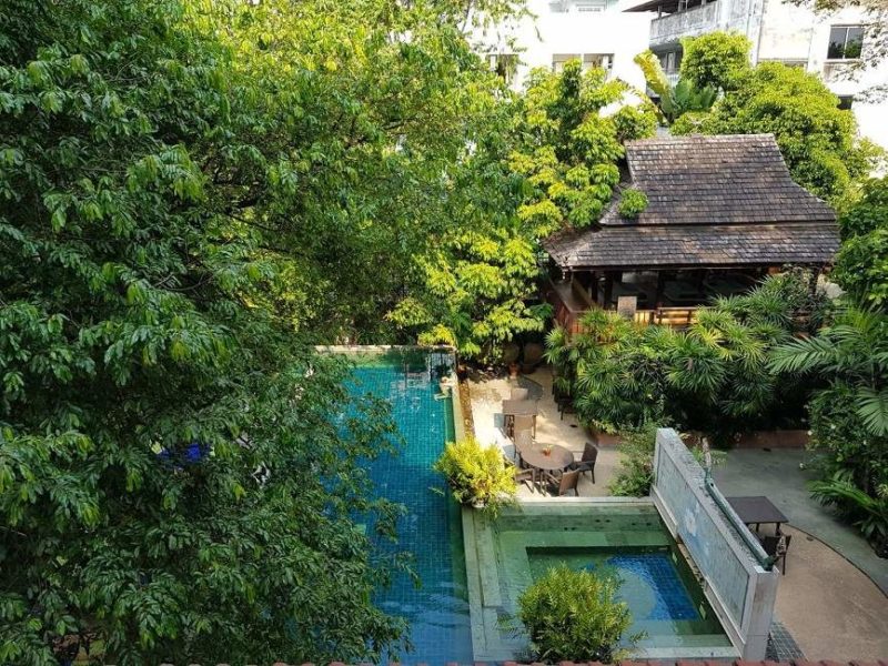 Piscine de l'hôtel Ariyasomvilla à Bangkok - Thailande | Au Tigre Vanillé
