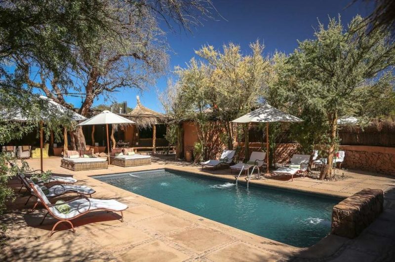 Piscine de l'hôtel Awasi de San Pedro dans le désert d'Atacama - Chili | Au Tigre Vanillé