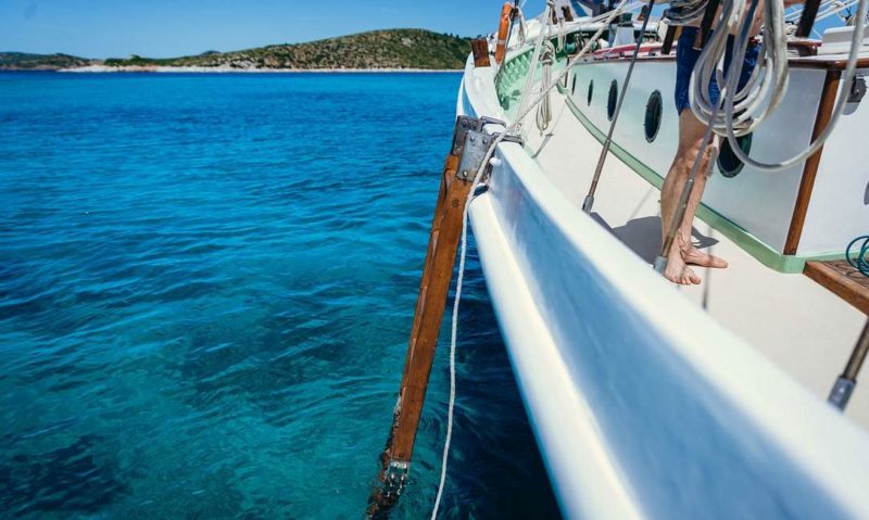 Accès la mer d'un voilier de style convivial - Grèce | Au Tigre Vanillé