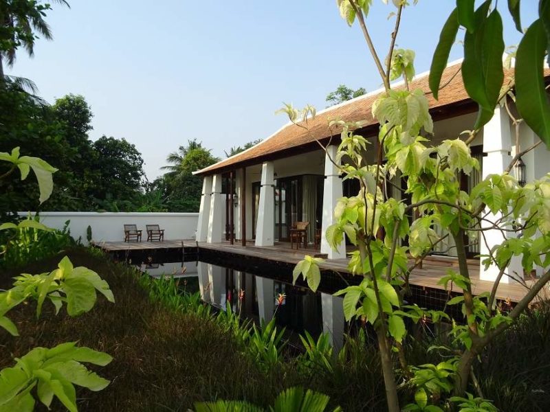 Piscine et jardin de l'hotel Bohemian Residence à Suphanburi - Thailande | Au Tigre Vanillé