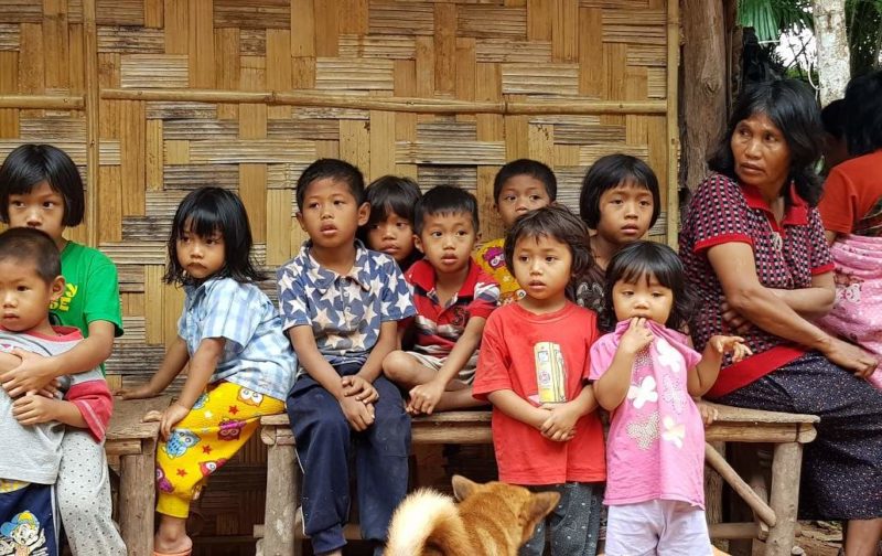 Enfants dans un village de montagne de minorité Mlabri à Bo Klua - Thailande | Au Tigre Vanillé