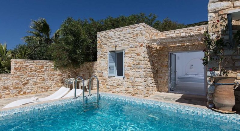 Piscine privée de l'hôtel Calme à Paros dans les Cyclades - Grèce | Au Tigre Vanillé