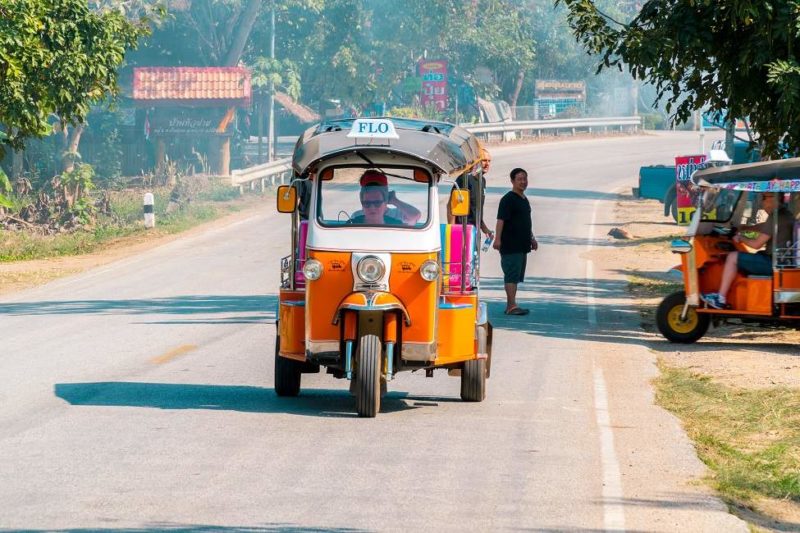 Tuk-tul roulant dans la campagne à Chiang Mai -Thailande | Au Tigre Vanillé