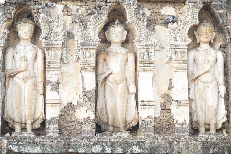Statues bouddhistes du temple de Lamphun à Chiang Mai - Thailande | Au Tigre Vanillé