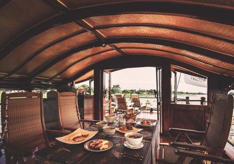 croisiere-luxe-ayutthaya-fleuve-thailande Repas sur une barque traditionnel de luxe lors d'une croisière à Ayutthaya - Thailande | Au Tigre Vanillé