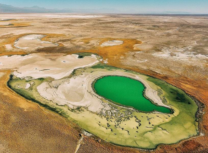 vue aérienne de lagune verte dans le désert d'Atacama - Chili | Au Tigre Vanillé
