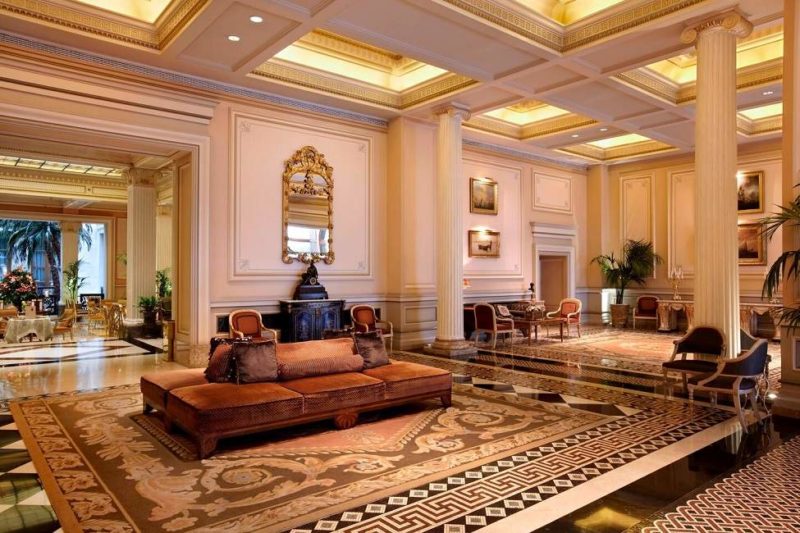 Lobby de l'hôtel de Bretagne à Athènes - Grèce | Au Tigre Vanillé