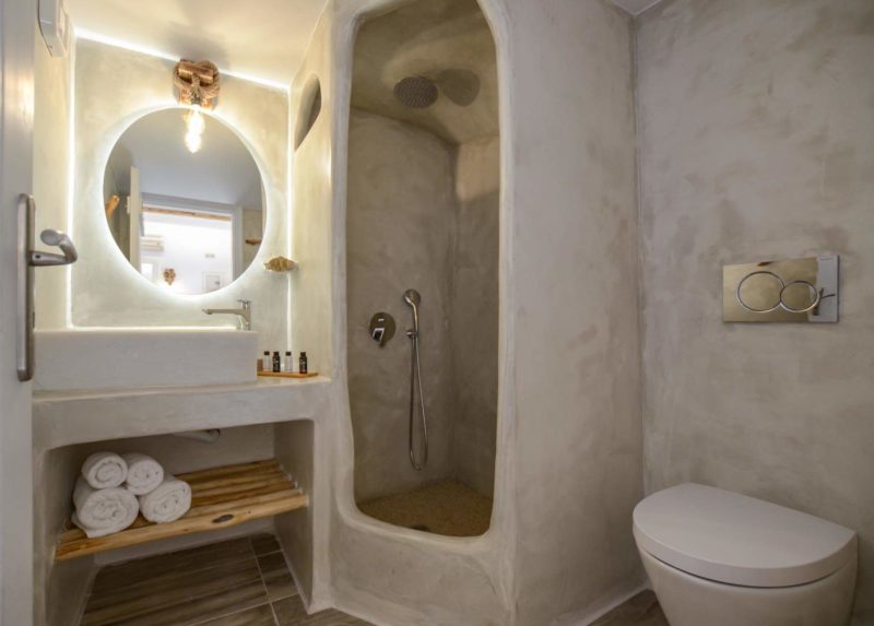 Salle de bains du boutique-hôtel Glaronissi Beach à Naxos - Cyclades - Grèce | Au Tigre Vanillé