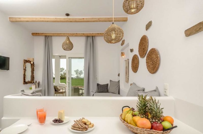 Salon de la villa privée du boutique-hôtel Glaronissi Beach à Naxos - Cyclades - Grèce | Au Tigre Vanillé