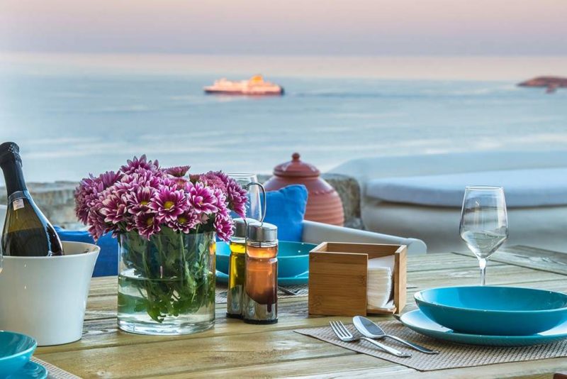Terrasse vue mer de l'hôtel Rock Villa à Naxos dans les Cyclades - Grèce | Au Tigre Vanillé