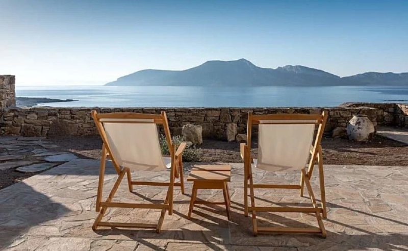 Transats vue mer de l'hôtel Eros à Koufonissi dans les Cyclades - Grèce | Au Tigre Vanillé