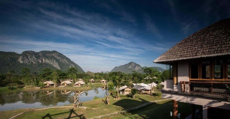 Jardin et tentes autour d'un étang à l'hôtel Kirimaya à Khao Yai - Thailande | Au Tigre Vanillé