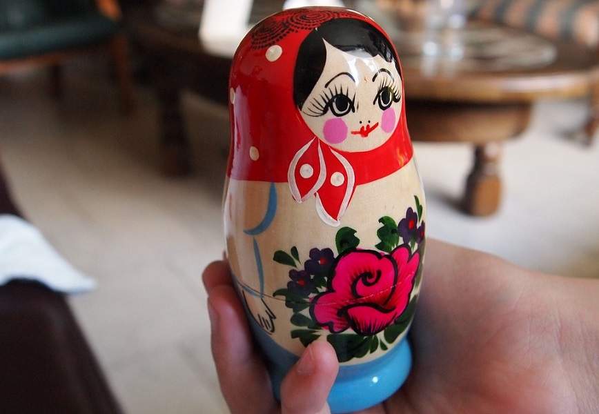 Fabrication des poupées matriochkas à St-Pétersbourg - Russie | Au Tigre Vanillé