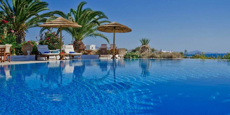 Piscine de l'hôtel Kavos à Naxos dans les Cyclades - Grèce | Au Tigre Vanillé