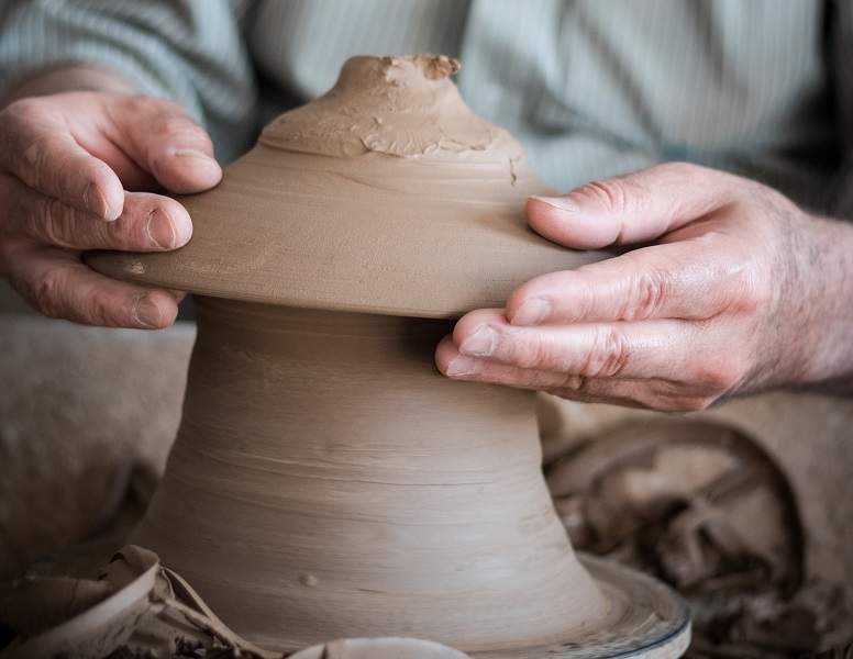 Artisan potier à St-Pétersbourg - Russie | Au Tigre Vanillé