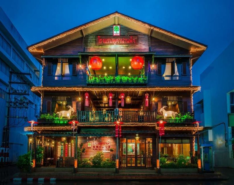 Exterieur de l'hôtel Pukhananfa à Nan - Thailande | Au Tigre Vanillé