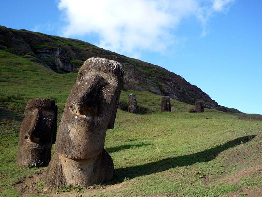 Statue Rano Raraku à l'Île de Pâques - Chili | Au Tigre Vanillé