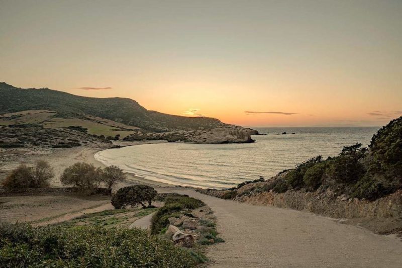 Plage privée de l'hôtel Rooster à Paros dans les Cyclades - Grèce | Au Tigre Vanillé