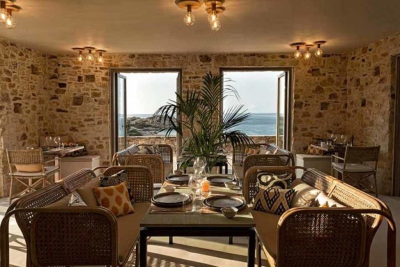 Restaurant de l'hôtel Rooster à Paros dans les Cyclades - Grèce | Au Tigre Vanillé