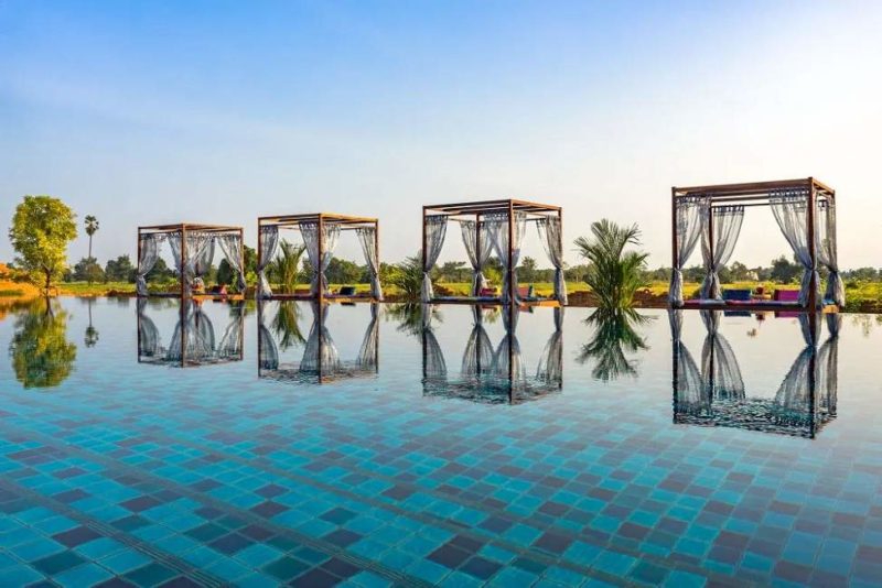 Piscine de l'hôtel Sriwilai à Sukhothai - Thaïlande | Au Tigre Vanillé